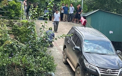 Bị ô tô xuống dốc sảnh trung tâm y tế tông trúng, bệnh nhi 2 tuổi tử vong thương tâm