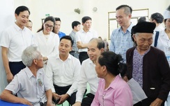 Hà Nội: Phục vụ đồ ăn nhẹ miễn phí, ứng dụng robot lễ tân tại điểm phục vụ hành chính công