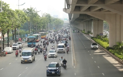 Hà Nội: Đường Phạm Văn Đồng thông thoáng ngày đầu phân làn cứng