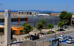 Kiểm soát không lưu đình công quy mô lớn tại Pháp giữa lúc cao điểm