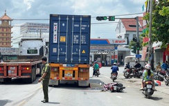 TP.HCM: Xe container va chạm xe máy, cụ bà tử vong thương tâm