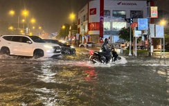 Vì sao các tuyến đường Đà Nẵng ngập úng chỉ sau trận mưa trong một giờ?