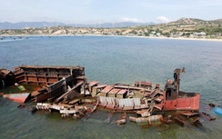 Khánh Hòa trục vớt tàu hơn 4.500 tấn mắc cạn ba năm