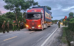 Xe máy va chạm xe đầu kéo, người phụ nữ tử vong tại chỗ