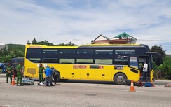 Xe khách va chạm với xe máy trên QL1 làm một người tử vong