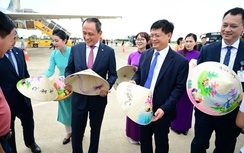 Hành khách thứ 350 triệu của Vietnam Airlines nhận quà đặc biệt