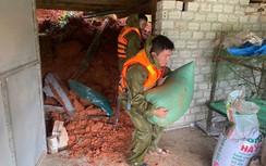 Điện Biên: Hỗ trợ người dân vùng sạt lở, lũ quét đến nơi an toàn