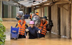 Công an Sơn La dầm mình, băng dòng nước xiết cứu người