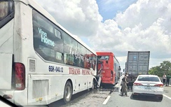 Hai xe giường nằm va chạm trên cao tốc TP.HCM - Trung Lương, hành khách hoảng loạn