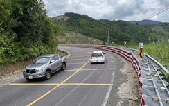 Phạt tiền, trừ điểm tài xế ô tô con vượt ẩu suýt gây tai nạn trên đèo Khánh Lê