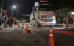 Xe đạp điện va chạm xe đầu kéo, thiếu niên 14 tuổi tử vong thương tâm