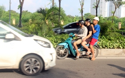 CSGT Hà Nội tăng cường phạt nguội xe máy lấn làn ô tô trên đường phân làn cứng