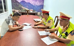 Chủ xe và tài xế bị xử phạt hơn 234 triệu đồng do xe khách chở dư 21 người