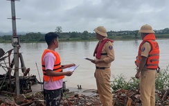 Cảnh sát giao thông đường thủy làm gì để ngăn đuối nước trên hồ Thác Bà?