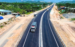 Thảm những mét nhựa cuối cùng trên tuyến chính cao tốc Hòa Liên - Túy Loan