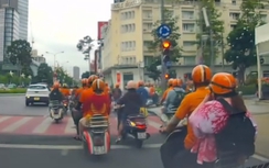 Xử phạt nhóm người đi xe máy mặc đồng phục đồng loạt vượt đèn đỏ tại trung tâm TP.HCM