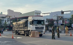 Xe máy va chạm xe tải, hai phụ nữ lớn tuổi thương vong trên đường đi chợ