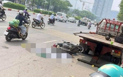 Hà Nội: Tông vào ô tô cứu hộ đang dừng đỗ, người đi xe máy ngã ra đường, tử vong