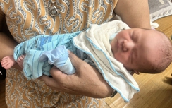 Một ngày phát hiện 2 trẻ sơ sinh bị bỏ rơi ở Hưng Yên