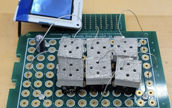 Pin sinh học độc đáo sử dụng vi khuẩn tạo ra điện năng