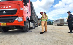 Cảnh sát giao thông Đắk Lắk mật phục xử lý xe đầu kéo chở cát quá tải gần 300%