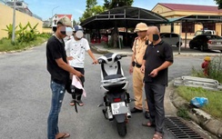 Đi xe máy điện đánh võng tự ngã trên đường, nam thanh niên bị CSGT Bắc Ninh xử phạt