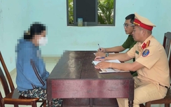 Tông trúng người đi bộ bán vé số, người phụ nữ đi xe đạp điện rời hiện trường