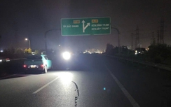 Đi bộ qua cao tốc Hà Nội - Bắc Giang, người đàn ông bị ô tô tông tử vong