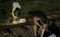 Ninh Bình: Xe máy băng qua đường ngang bị tàu hỏa tông trúng, người đàn ông tử vong