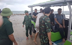 Quảng Ninh: Đồn Biên phòng đảo Trần cứu 10 ngư dân bị đắm tàu trên biển