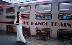 Tàu qua năm cửa ô, đưa hồn phố cổ vào tim hành khách