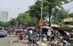Hà Nội: Cần tăng cường xử lý tình trạng lấn chiếm vỉa hè trên đường Lê Trọng Tấn