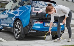 Trạm sạc xe điện chìm dưới đất giải quyết bài toán cho các đô thị