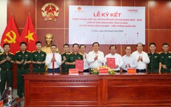 Cà Mau hợp tác Tập đoàn Viettel phổ cập điện thoại thông minh giá rẻ cho người dân