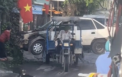 CSGT TP.HCM xác minh vụ xe ba gác chở ô tô 4 chỗ gây cản trở giao thông