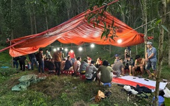 Đà Nẵng: 50 cảnh sát bắt nhóm đánh bạc tổ chức tinh vi trong rừng keo, bắt giữ 21 người