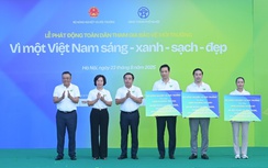 Lãnh đạo Bộ Nông nghiệp và Môi trường “xắn tay áo” cùng người dân dọn rác sau lễ phát động