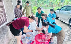 Nghệ An: Những suất cơm ấm tình nơi tránh trú bão