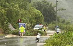 Những “cột mốc sống” kiên cường trong bão lũ giữ an toàn các cung đường đèo núi Lào Cai