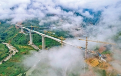 “Qua sông bắc cầu, qua núi khoét núi” xây cầu, hầm nghìn tỷ