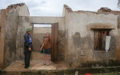 Nhiều người chết lặng khi từ nơi sơ tán tránh bão số 5 trở về nhà