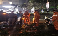 Xuyên đêm vượt bão, người lính áo cam khôi phục sự cố điện ở Nghệ An - Hà Tĩnh