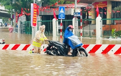 Bản tin TNGT 26/8: Hà Nội ngập nhiều tuyến đường, miền Trung 44 điểm ách tắc do bão số 5