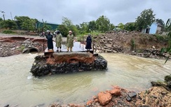 Khơi thông đường sá, khắc phục hậu quả bão số 5 ở Hà Tĩnh