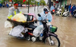 Hà Nội: Vùng ven đô nước ngập trắng trời, chính quyền chủ động hỗ trợ người dân