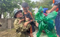 Chung tay khắc phục hậu quả, giúp người dân Hà Tĩnh ổn định cuộc sống sau bão số 5