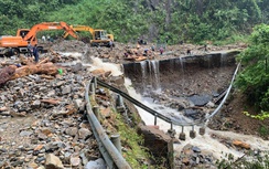 Lào Cai: Mưa lớn gây sạt lở hàng loạt, nhiều tuyến quốc lộ ách tắc