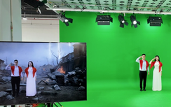Khán giả trải nghiệm phim trường số, trình chiếu mapping tại Triển lãm thành tựu đất nước