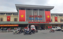 Khách đổ về ga Hà Nội sớm nên tàu đông nhưng thông thoáng