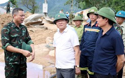 Phó Thủ tướng Lê Thành Long thăm hỏi, động viên người dân vùng lũ ở Sơn La